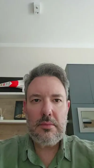 Aluno falando sobre a formação com Regina Vanderlinde